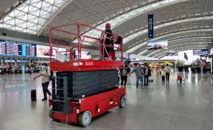 中國自行式高空作業(yè)升降平臺市場主流機型的“后浪”-品牌廠家迅特